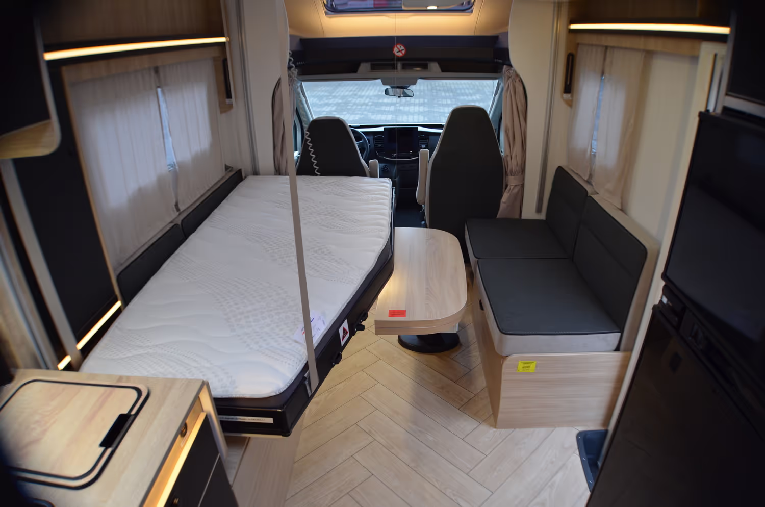 Transporter innen von GA-Reisemobile 