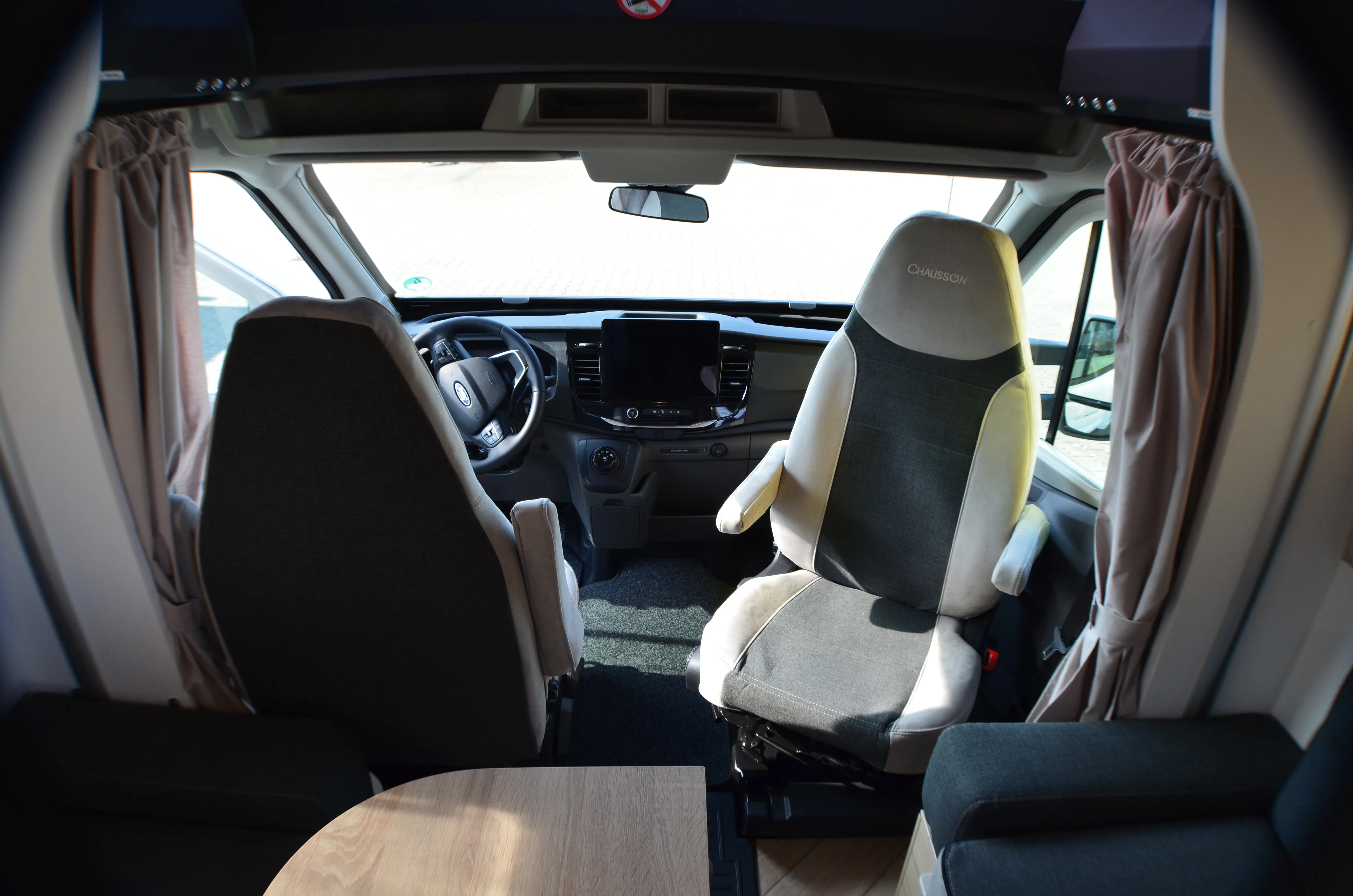  Chausson Titanium 720 im Lieferwagen von GA-Reisemobile