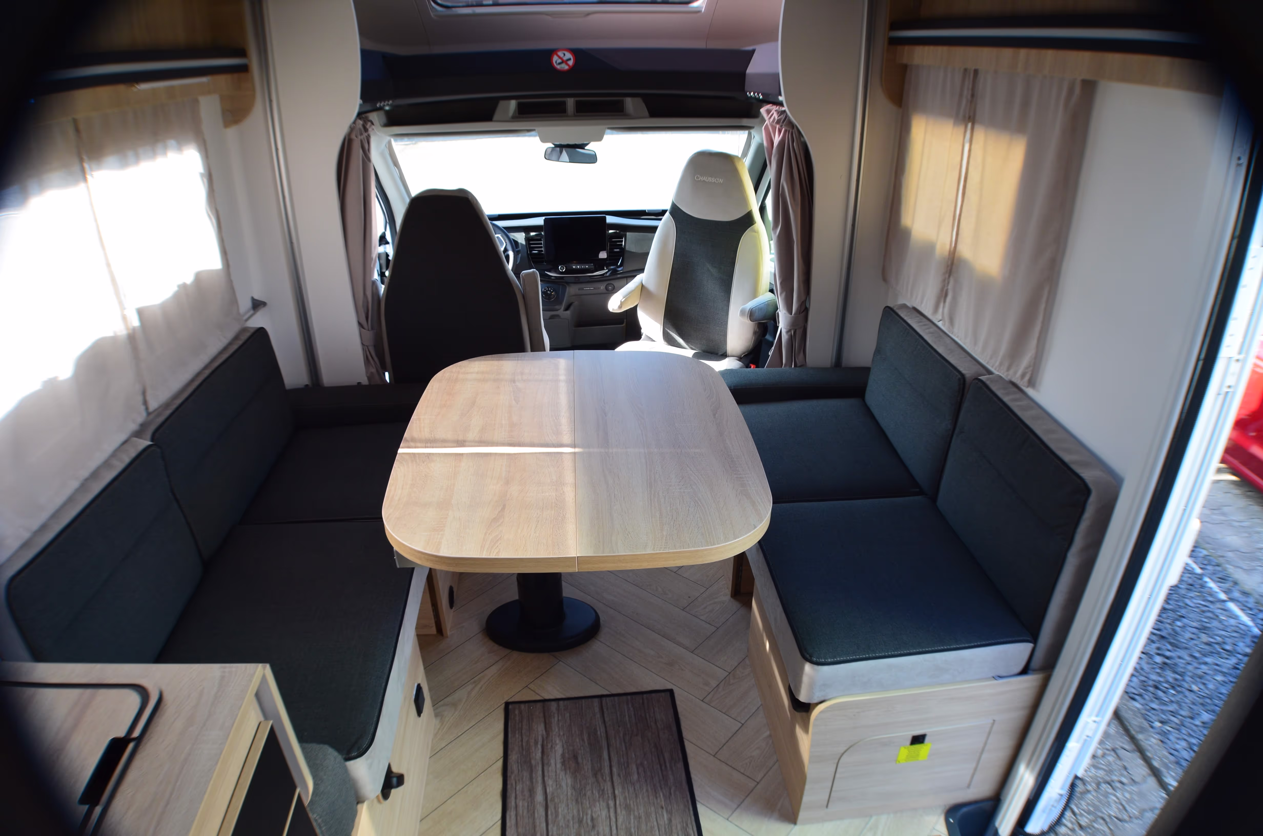  Chausson Titanium 720 im Lieferwagen von GA-Reisemobile