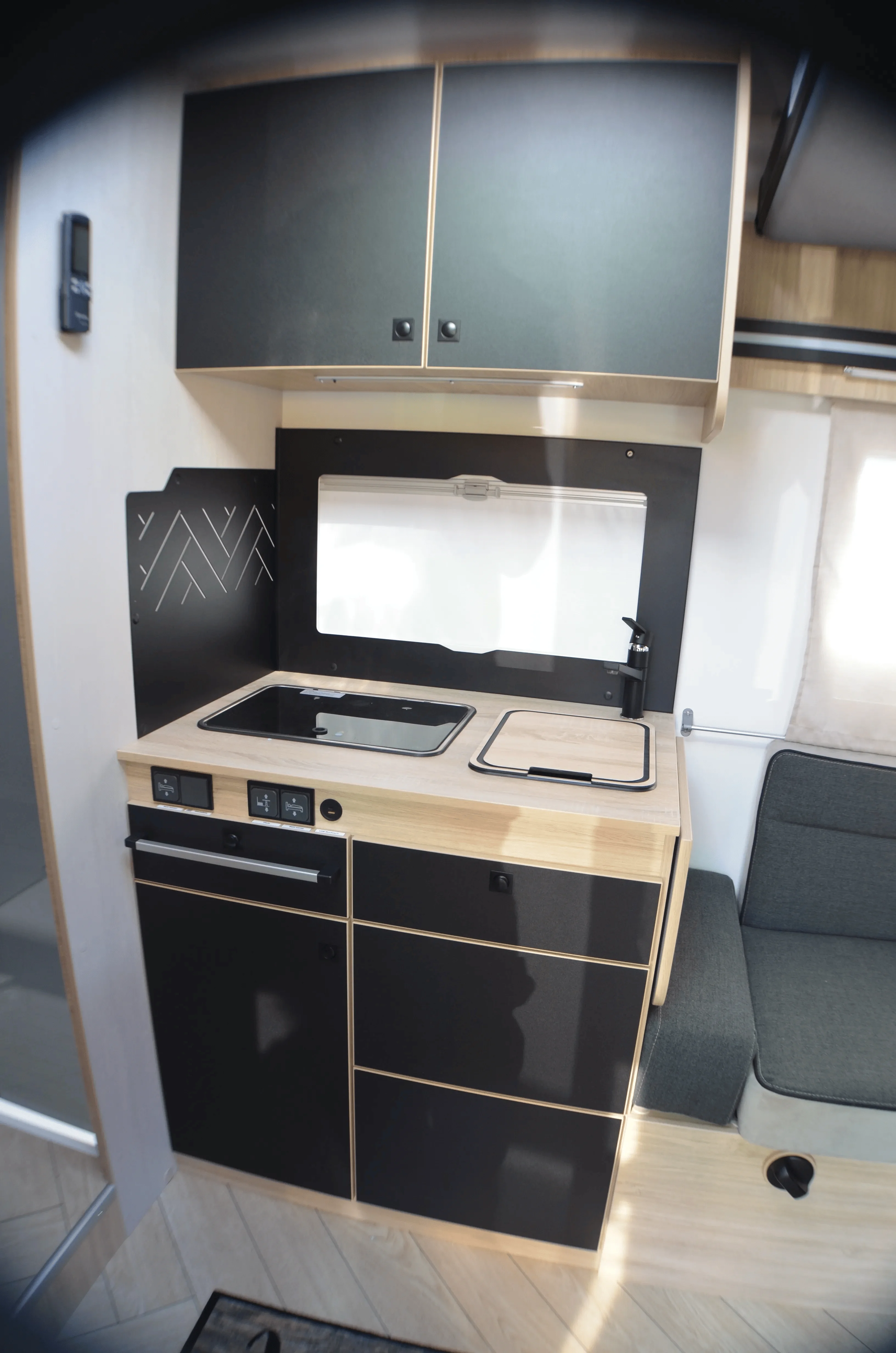  Chausson Titanium 720 im Lieferwagen von GA-Reisemobile